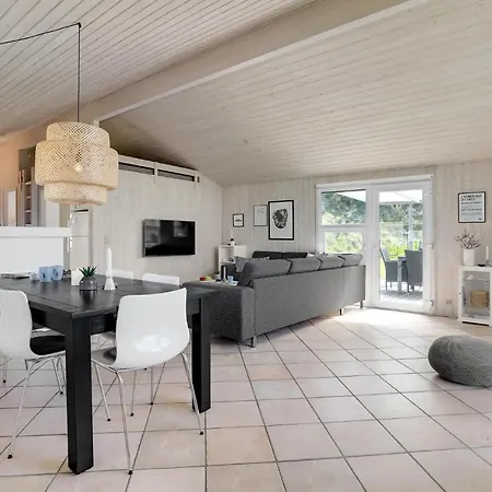 Dom wakacyjny Gorgeous In With Kitchen